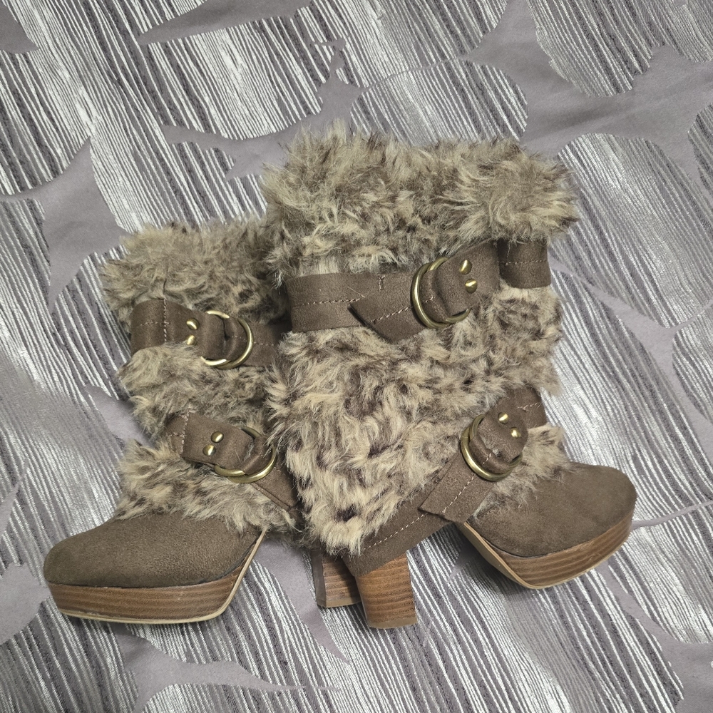 Boots - Picture 2 of 3